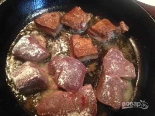 Как приготовить говяжью печень с фруктами. Говяжья печень с курагой и яблоком