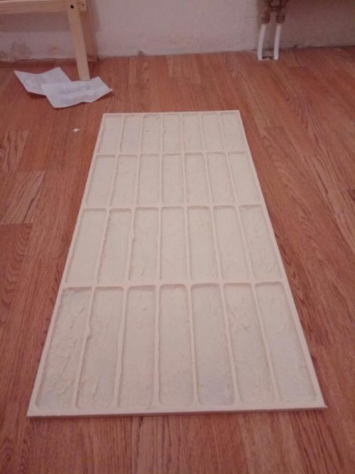 Как разводить гипс для декоративного камня. Как сделать кирпичи для облицовки стен из обычного алебастра