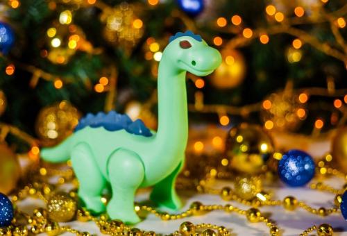 Какие материалы можно использовать для новогодних украшений своими руками