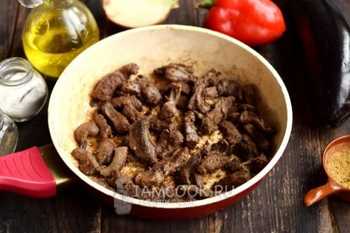 Что нужно для приготовления мягкой говяжьей печени на сковороде с луком