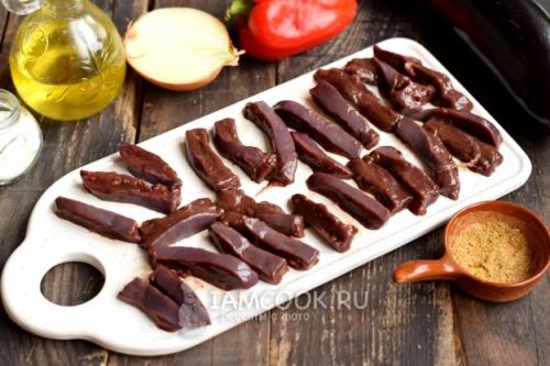 Что нужно для приготовления мягкой говяжьей печени на сковороде с луком