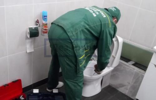 Какие методы устранения засора в трубах можно применять в домашних условиях