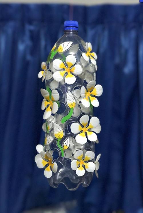 Какие растения можно использовать для создания оригинального садового декора из пластиковых бутылок. Вьющиеся цветы из пластиковых бутылок