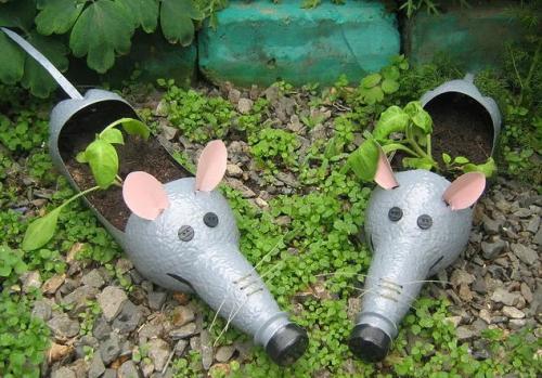 Какие бутылки можно использовать для создания оригинального садового декора. Идеи поделок для сада и огорода 2025 из пластиковых бутылок