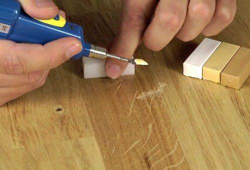 Можно ли исправить гуление полы в деревянном доме самостоятельно. Способы ликвидации щелей