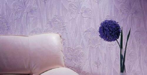 Какие особенности имеют обои под покраску на стене без разводов