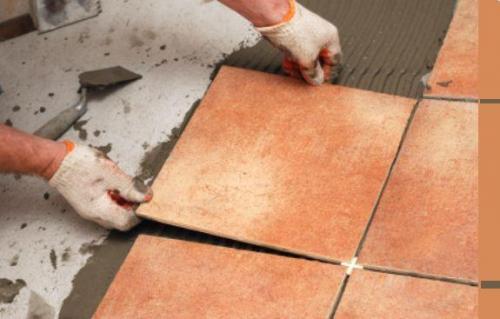 Ремонт в ванной своими руками пошагово. Укладка напольного покрытия