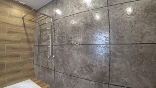 Имитация плитки в ванную своими руками. «Умная» имитация плитки: бюджетный ремонт в ванной или на кухне