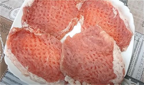 Как резать мясо на отбивные. Отбивные из свинины на сковороде — сочные и нежные!