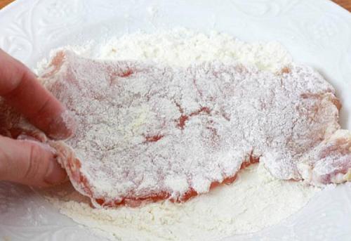 Сочные отбивные из корейки. Как приготовить мягкие и сочные отбивные из свинины на сковороде