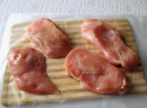 Мои отбивные всегда получаются сочными и с хрустящей корочкой. Чтобы куриные отбивные были сочными, я жарю их только в кляре, а подаю под сыром (проверенный рецепт и фирменные хитрости) 02 Мои отбивные всегда получаются сочными и с хрустящей корочкой. Чтобы куриные отбивные были сочными, я жарю их только в кляре, а подаю под сыром (проверенный рецепт и фирменные хитрости) 02