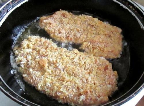 Мои отбивные всегда получаются сочными и с хрустящей корочкой. Чтобы куриные отбивные были сочными, я жарю их только в кляре, а подаю под сыром (проверенный рецепт и фирменные хитрости) 08 Мои отбивные всегда получаются сочными и с хрустящей корочкой. Чтобы куриные отбивные были сочными, я жарю их только в кляре, а подаю под сыром (проверенный рецепт и фирменные хитрости) 08