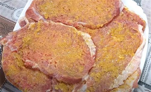 Как резать мясо на отбивные. Отбивные из свинины на сковороде — сочные и нежные!