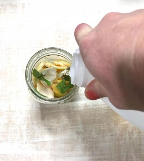 Как помыть виниловые обои на кухне и в комнате. Какие средства используются для мытья обоев 05