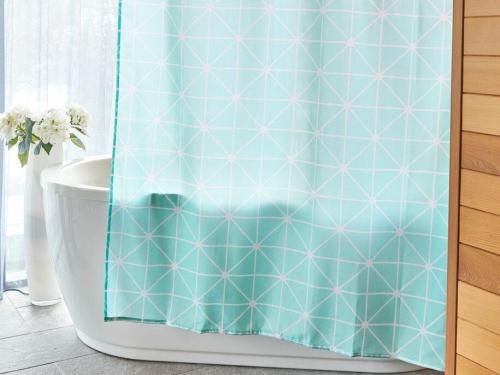 Настенный декор для ванной. Виды аксессуаров