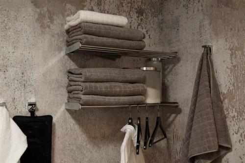 Настенный декор для ванной. Виды аксессуаров