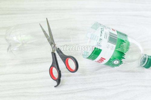 Удивительные цветы из пластиковых бутылок: идеальное решение для улучшения вашего сада 02