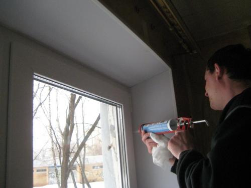 Какие преимущества имеет герметизация стыков окон ПВХ жидким пластиком. Жидкий пластик для окон