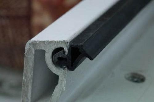 Как заменить уплотнитель на пластиковом окне: простой способ и инструменты 08 Как заменить уплотнитель на пластиковом окне: простой способ и инструменты 08