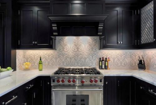 Как убрать жир с обоев на кухне. Как удалить жирные пятна с обоев на кухне