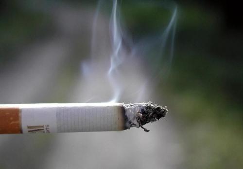 Помыть обои с уксусом от запаха. Как избавить мебель от запаха сигарет. Лайфхаки с уксусом, газетами и не только