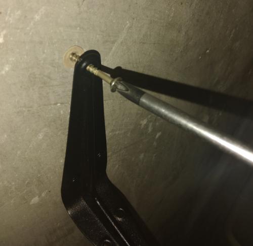 Как повесить полку на стену без дрели. Крепление на бетонной стене без перфоратора, обычной дрелью без удара