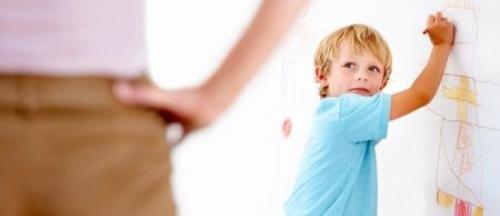 Чем мыть виниловые обои. Чистим бумажные обои