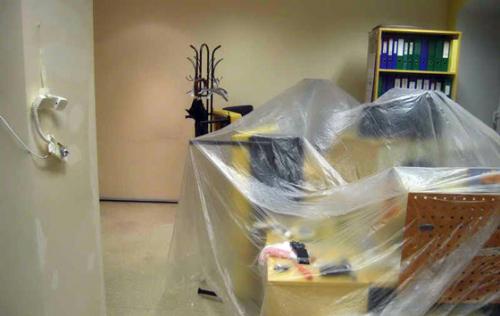 Как убрать строительную пыль с обоев после ремонта. Как отмыть и почистить обои от пыли и грязи? 07