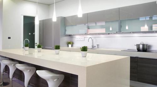 Красивое описание кухонного гарнитура. Хай тек и минимализм