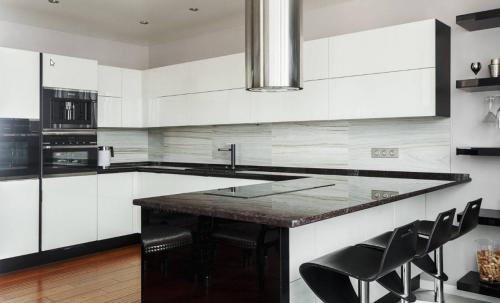 Красивое описание кухонного гарнитура. Хай тек и минимализм