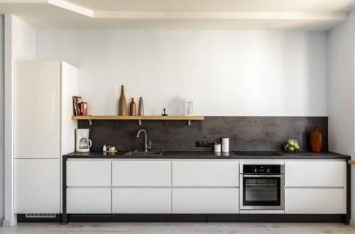 Красивое описание кухонного гарнитура. Хай тек и минимализм