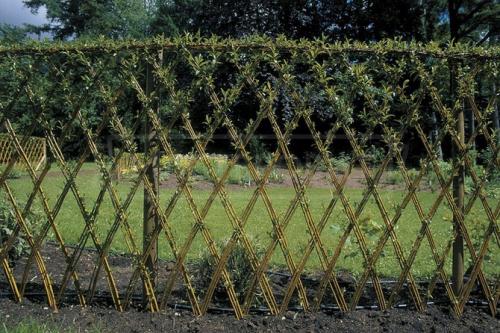 Как правильно установить заборо из дерева: подробный инструктаж 03