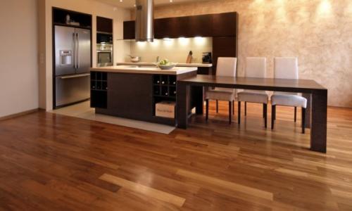 Как красиво сделать пол на кухне плитка+ламинат. Разделение с помощью шва