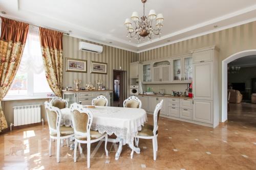 Какой пол будет проще и дешевле сделать на кухне. Наиболее популярные варианты 07 Какой пол будет проще и дешевле сделать на кухне. Наиболее популярные варианты 07