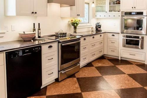 Пробковый пол на кухне. Пробковое покрытие для пола на кухне