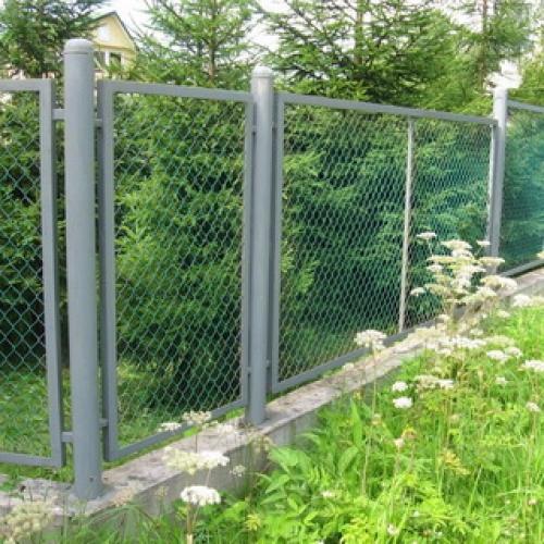 Установка заборов своими руками. Технология монтажа забора из сетки-рабицы своими руками 03