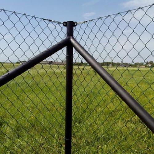 Установка заборов своими руками. Технология монтажа забора из сетки-рабицы своими руками 01