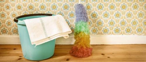 Как отмыть обои на кухне от жира. Как удалить жирные пятна с обоев на кухне