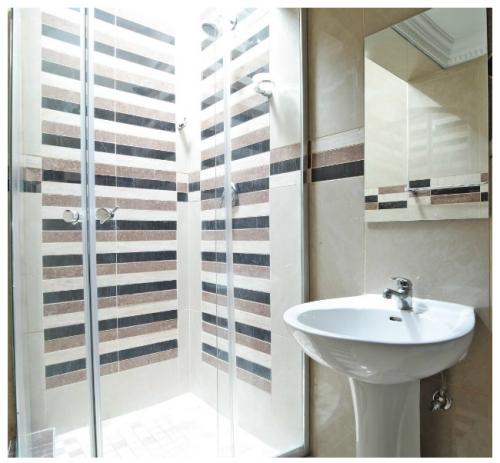 Дизайн маленькой ванной комнаты совмещенной с туалетом. Дизайн ванных комнат совмещенных с туалетом: последние тенденции