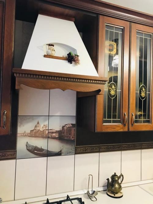 Кухня 9-метровка.  На фото получилось на тона два темнее, чем в реальности. 04