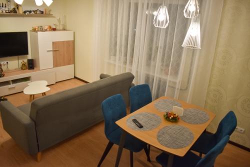 Закончили ремонт в гостиной (18 кв. 01