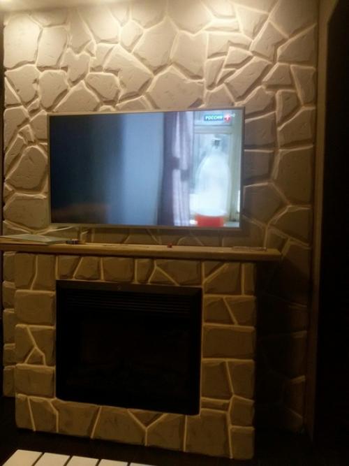 Наша поделка решили сделать отделку стены и камина под камень. 02