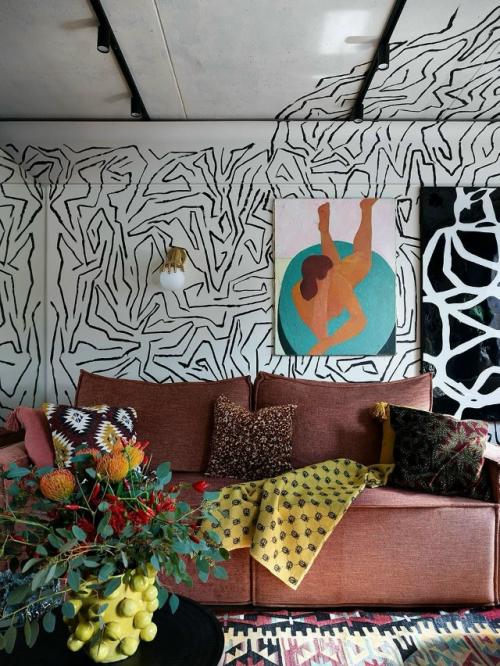 Маленький городской дом с характером.

