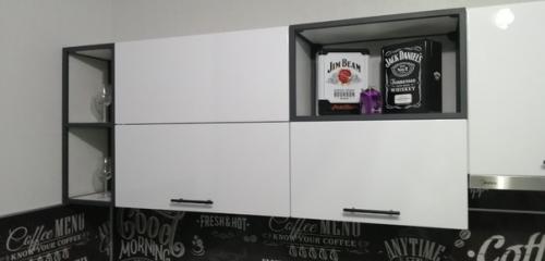 Целиком к сожалению не входит в объектив, ну так как-то. 01