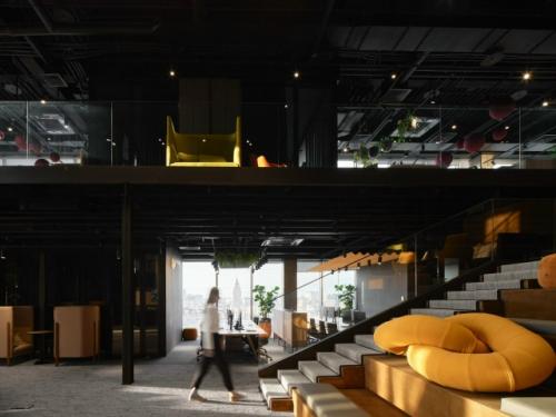 Московский офис девелопера Брусника - это не просто рабочие места, а продуманная экосистема. 01