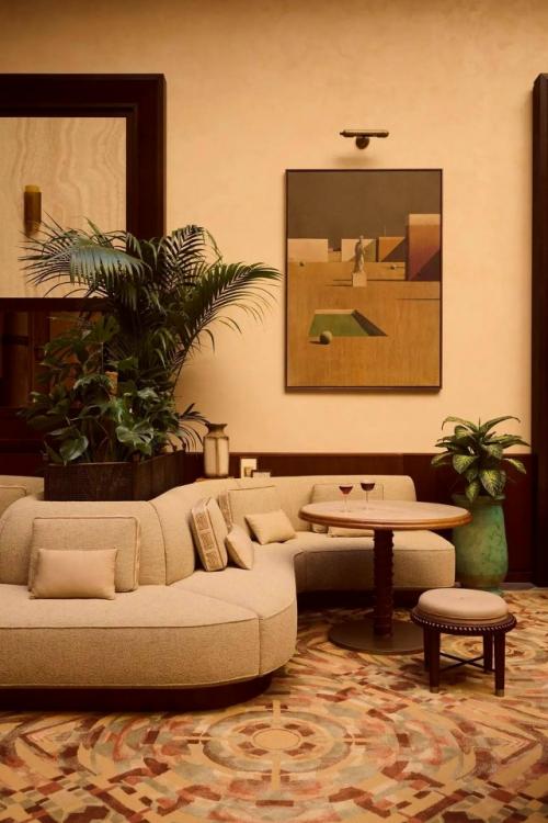 В Риме открылся первый отель легендарного бренда Orient Express - и это не просто новое место на карте города, а настоящее погружение в историю. 04