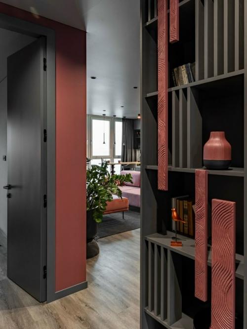 Темно-серый и марсала: смелая квартира в Минске. 05