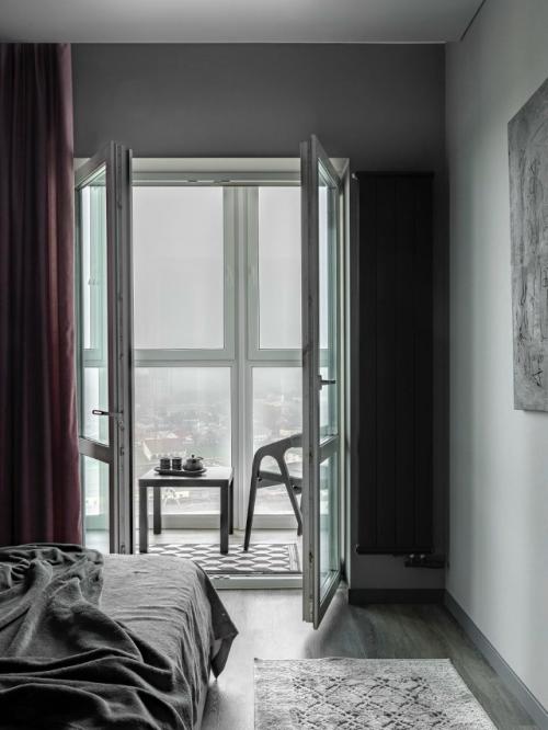 Темно-серый и марсала: смелая квартира в Минске. 04