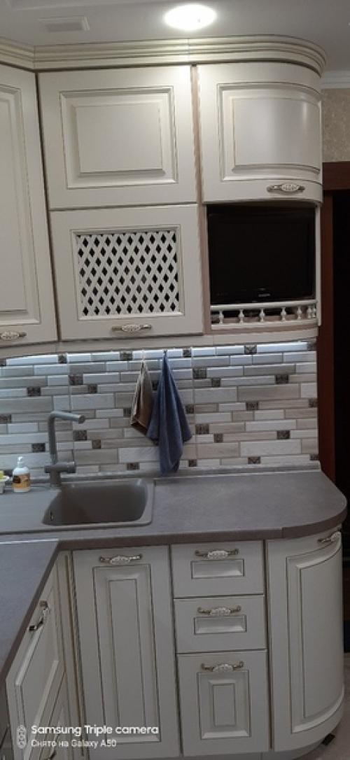 Моя кухня.  Выбрала светлый гарнитур, за 2 года не пожалела. 04