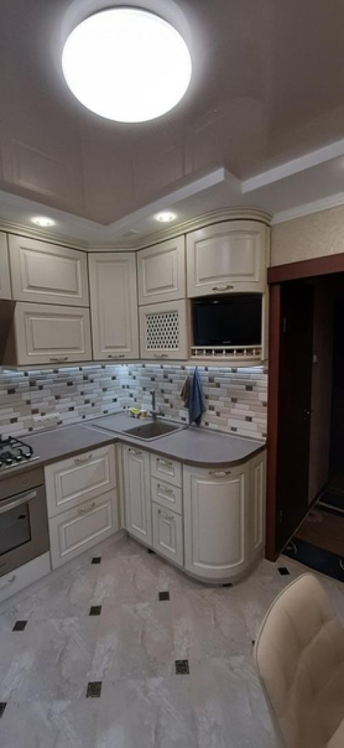 Моя кухня.  Выбрала светлый гарнитур, за 2 года не пожалела. 06